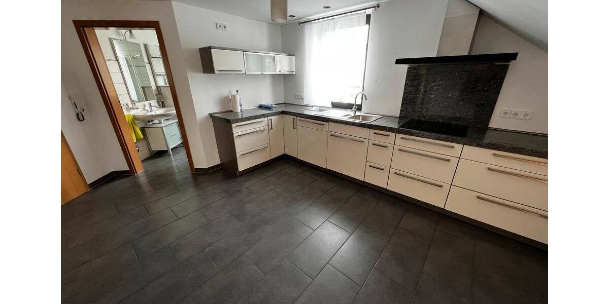 Dachgeschoßwohnung Kirchenthumbach - 2 Zimmer, 65 m&sup2;, 690&euro; | Angebot:25305087