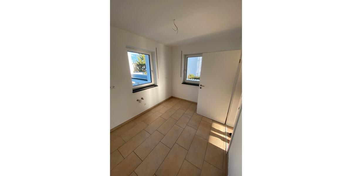 Erdgeschoßwohnung Kemnath - 4 Zimmer, 114 m&sup2;, 1.350&euro; | Angebot:26340120