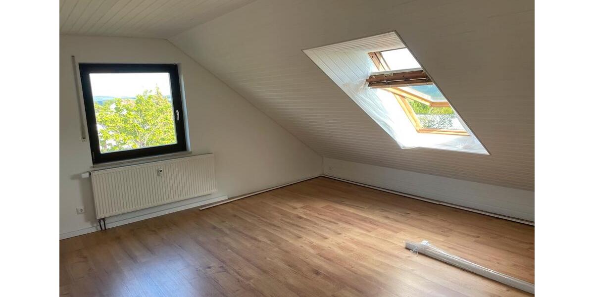 Dachgeschoßwohnung Bayreuth Meyernberg - 3 Zimmer, 89 m&sup2;, 1.030&euro; | Angebot:27544355