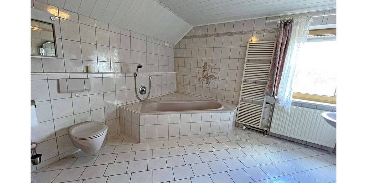 Einfamilienhaus Untersteinach - 7 Zimmer, 200 m&sup2;, 420.000&euro; | Angebot:25986609