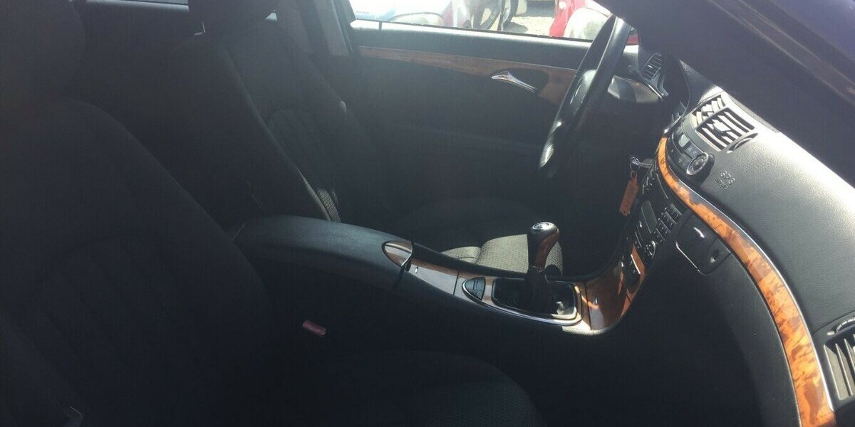 Mercedes-Benz E 200 T Elegance,Navi,Klimaaut.,Tüv Neu! 310.000 km 3.999 &euro; Himmelkron 95502