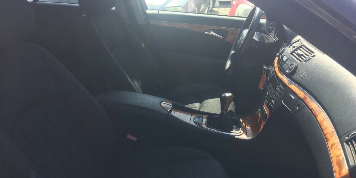 Mercedes-Benz E 200 T Elegance,Navi,Klimaaut.,Tüv Neu! 310.000 km 3.999 &euro; Himmelkron 95502