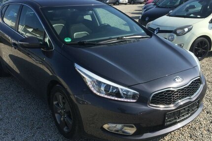 Kia ceed Edition, Temp,Klimaaut., Sitzheiz.usw.! 138.000 km 6.500 &euro; Himmelkron 95502