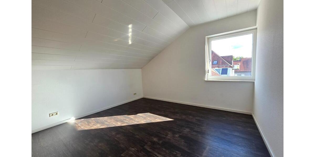 Dachgeschoßwohnung Bayreuth City - 2.5 Zimmer, 74 m&sup2;, 800&euro; | Angebot:25168424