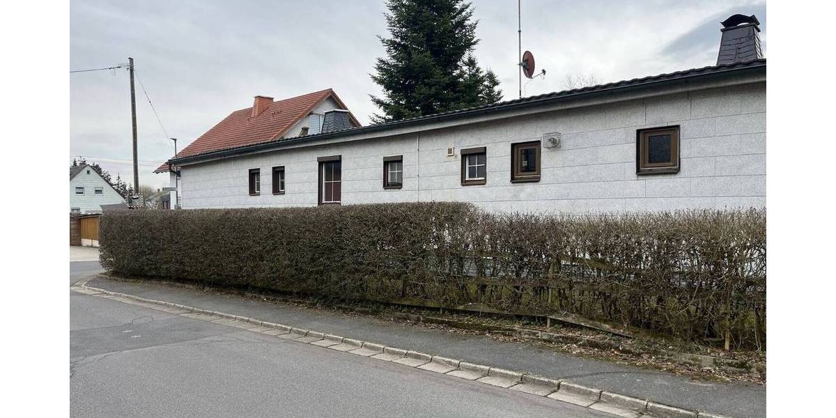 Doppelhaushälfte Tröstau - 4 Zimmer, 113 m&sup2;, 99.000&euro; | Angebot:25926473