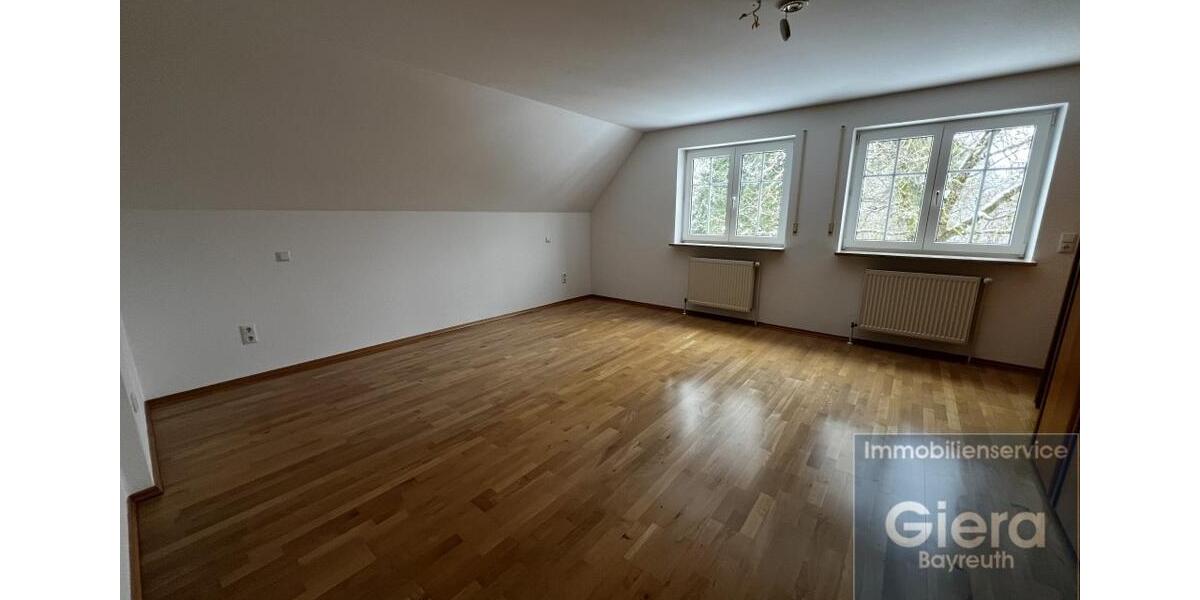 Etagenwohnung Neudrossenfeld - 3 Zimmer, 107 m&sup2;, 1.200&euro; | Angebot:25304925